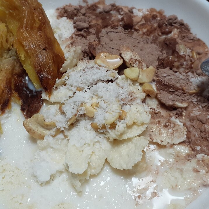 ココナッツシリアルと焼き芋のせ食物繊維朝食♪